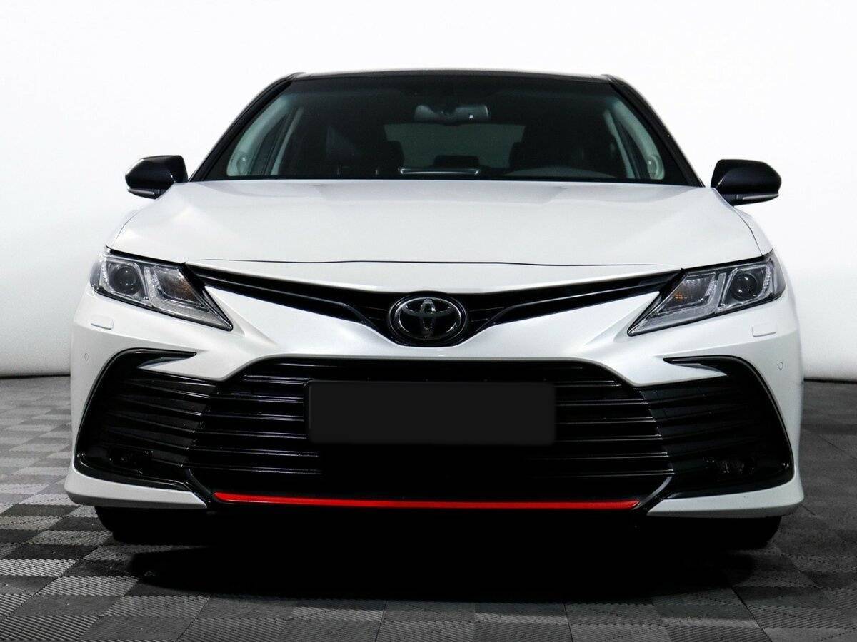 Toyota Camry с пробегом — 2021 год. Фото: #1