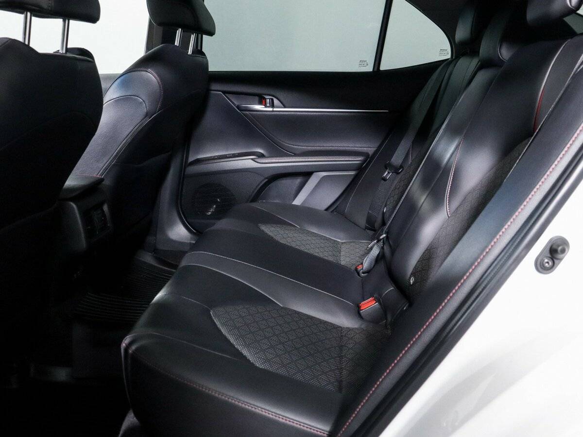 Toyota Camry с пробегом — 2021 год. Фото: #6