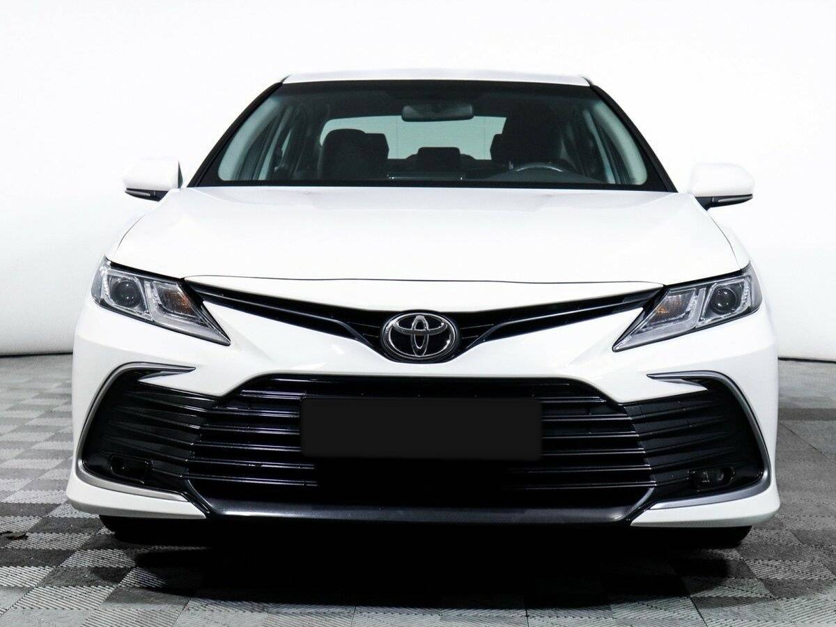 Toyota Camry с пробегом — 2021 год. Фото: #1