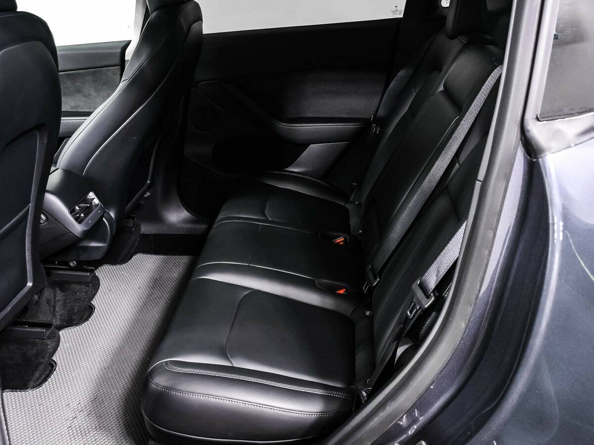 Tesla Model Y с пробегом — 2021 год. Фото: #10