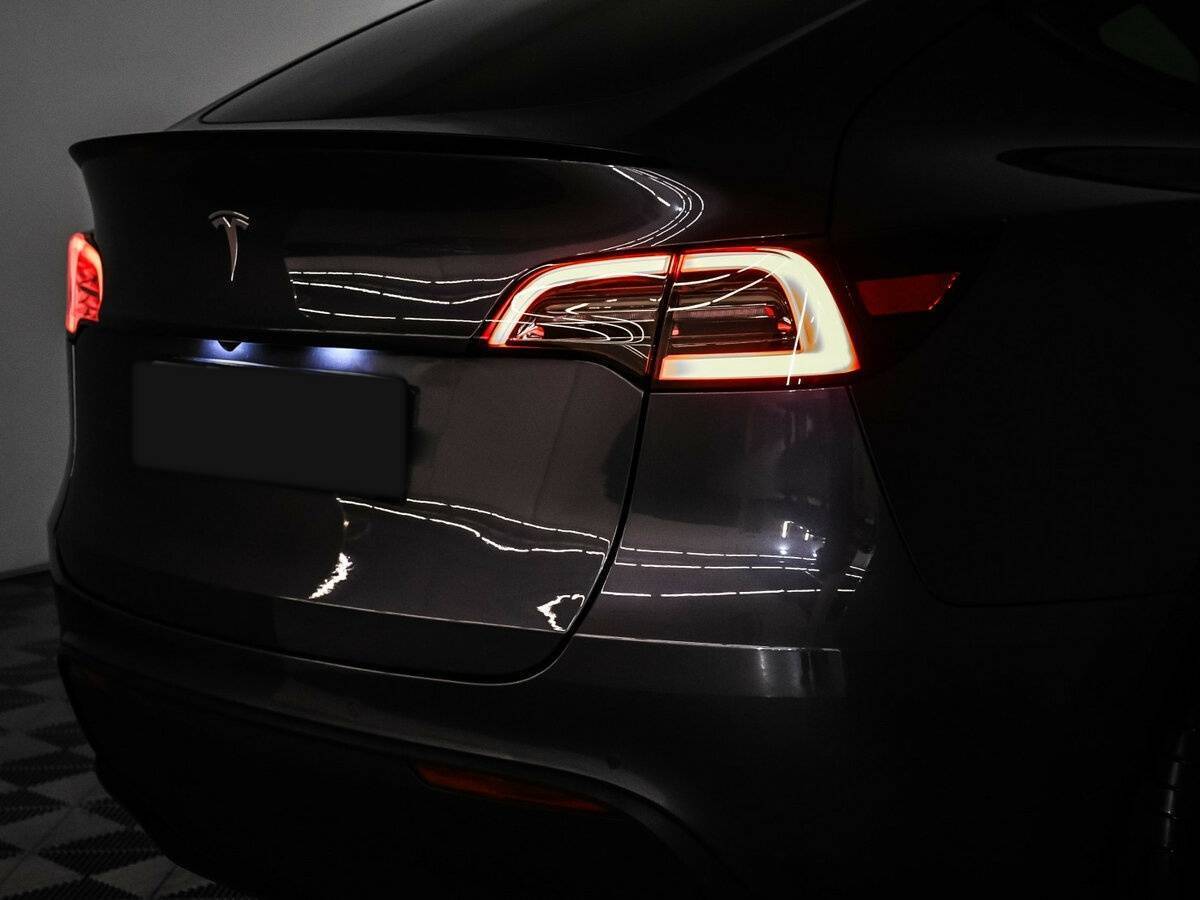 Tesla Model Y с пробегом — 2021 год. Фото: #18