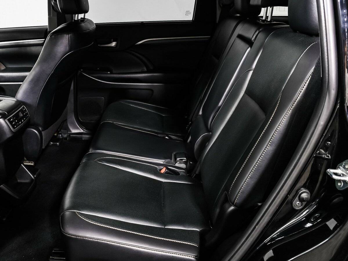 Toyota Highlander с пробегом — 2019 год. Фото: #11