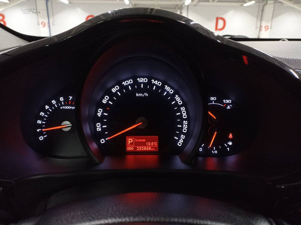 Kia Sportage с пробегом — 2011 год. Фото: #12