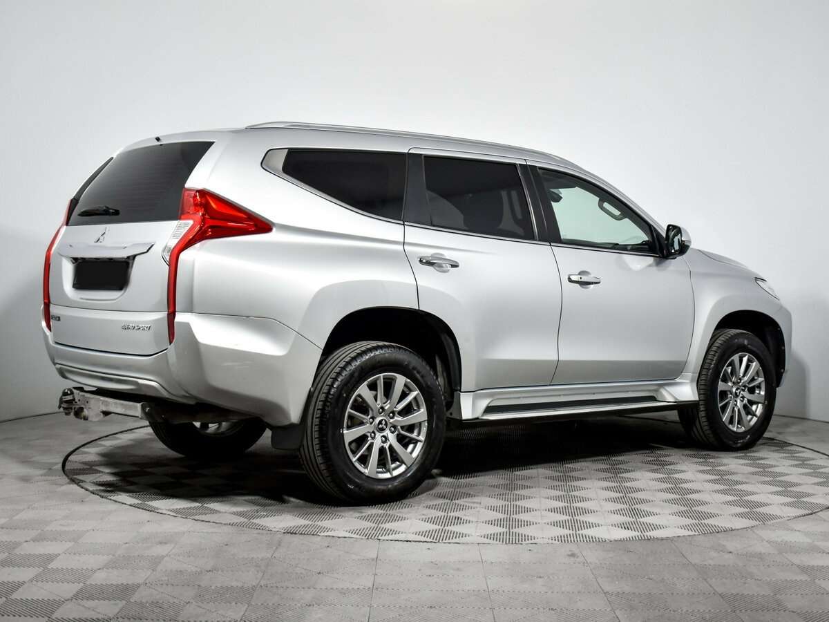 Mitsubishi Pajero Sport с пробегом — 2018 год. Фото: #3