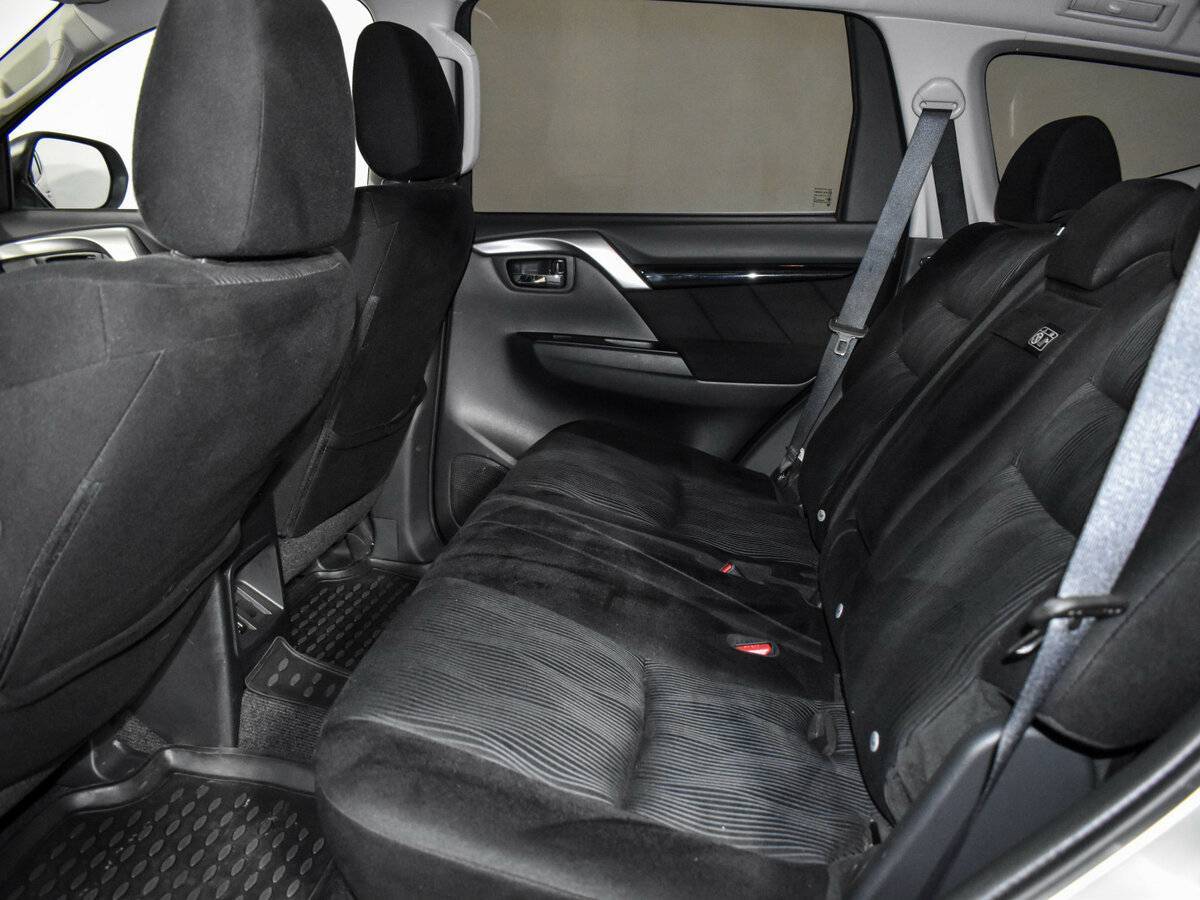 Mitsubishi Pajero Sport с пробегом — 2018 год. Фото: #12