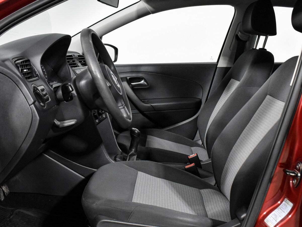 Volkswagen Polo с пробегом — 2011 год. Фото: #8