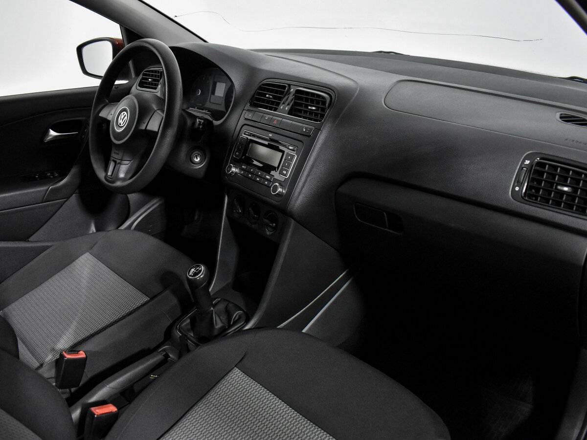 Volkswagen Polo с пробегом — 2011 год. Фото: #10
