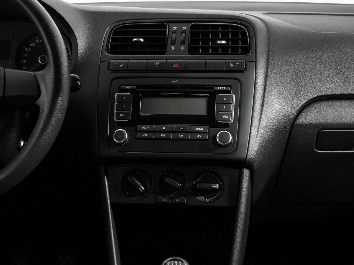 Volkswagen Polo с пробегом — 2011 год. Фото: #11