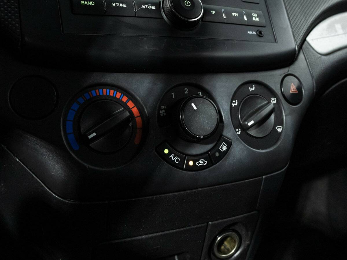 Chevrolet Aveo с пробегом — 2008 год. Фото: #14