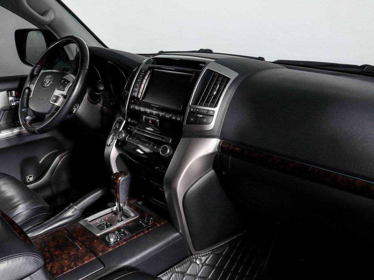 Toyota Land Cruiser с пробегом — 2013 год. Фото: #8