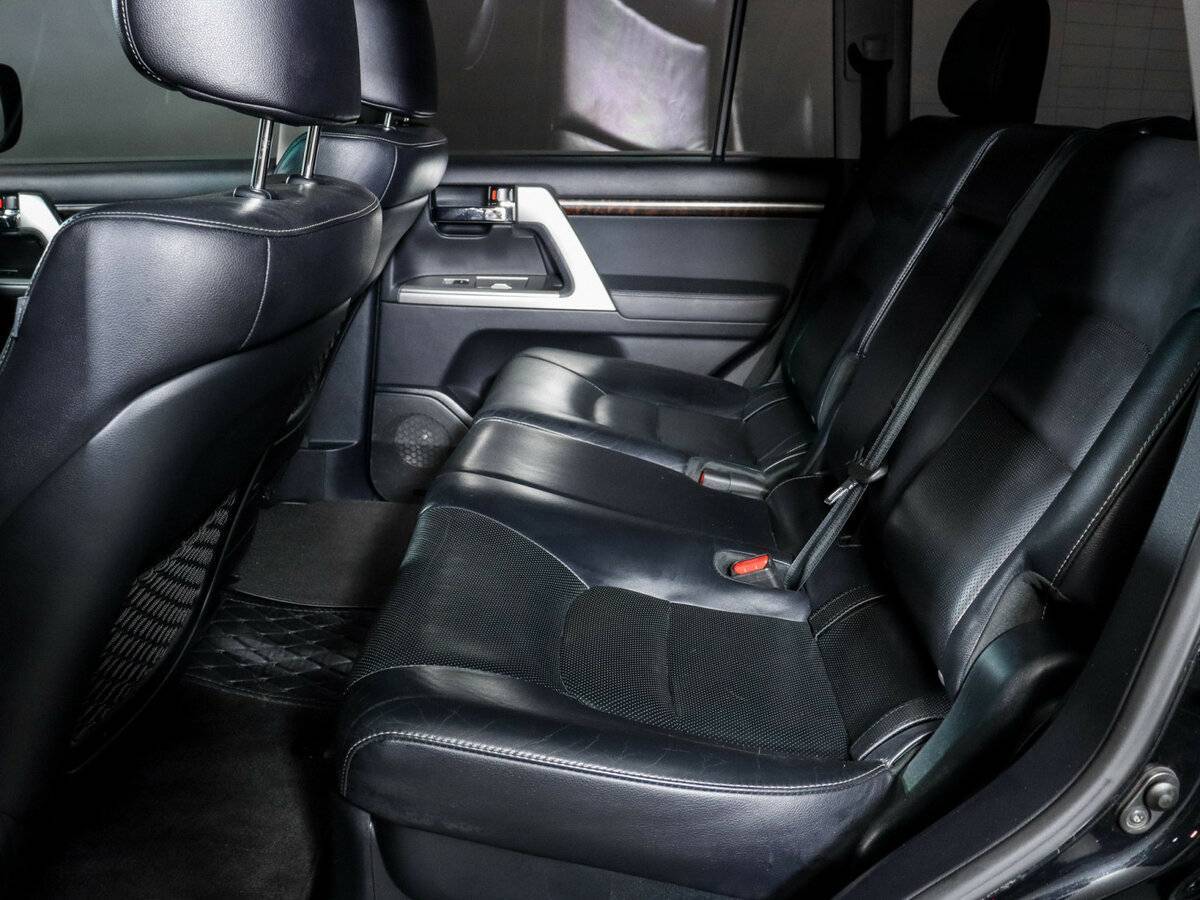 Toyota Land Cruiser с пробегом — 2013 год. Фото: #9