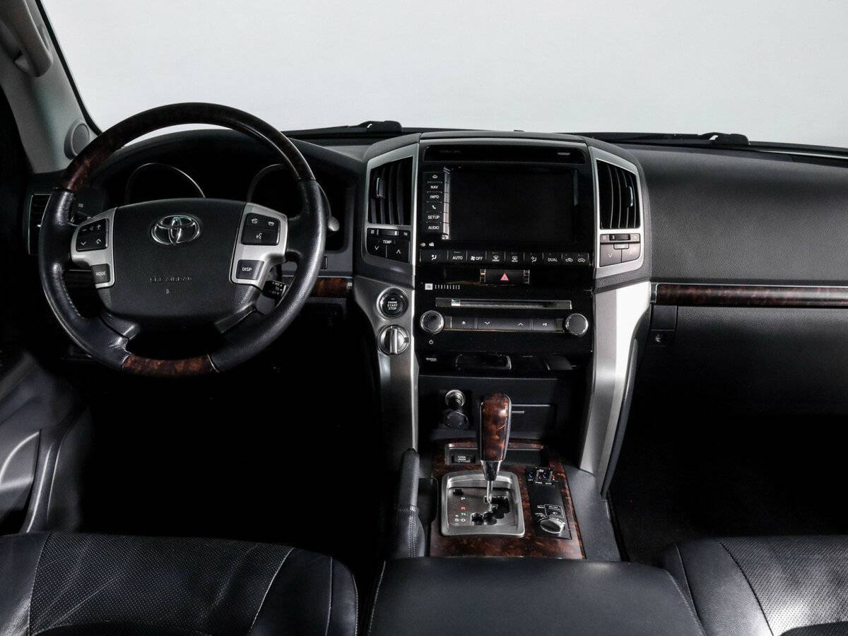 Toyota Land Cruiser с пробегом — 2013 год. Фото: #11