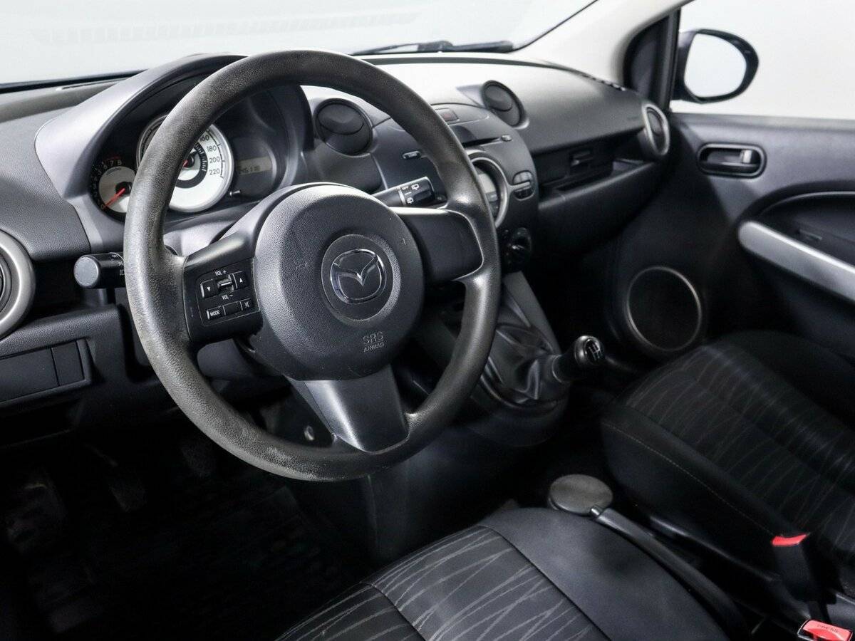 Mazda 2 с пробегом — 2008 год. Фото: #13