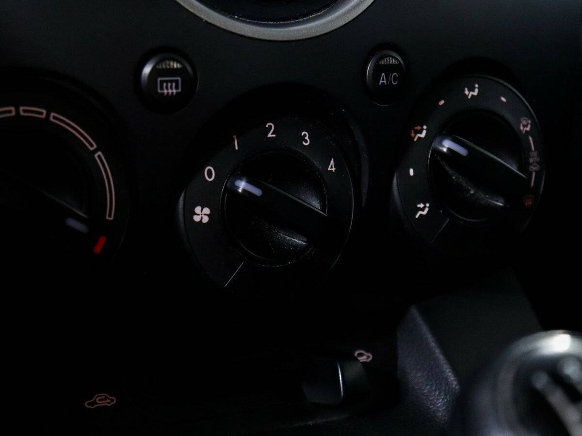 Mazda 2 с пробегом — 2008 год. Фото: #16