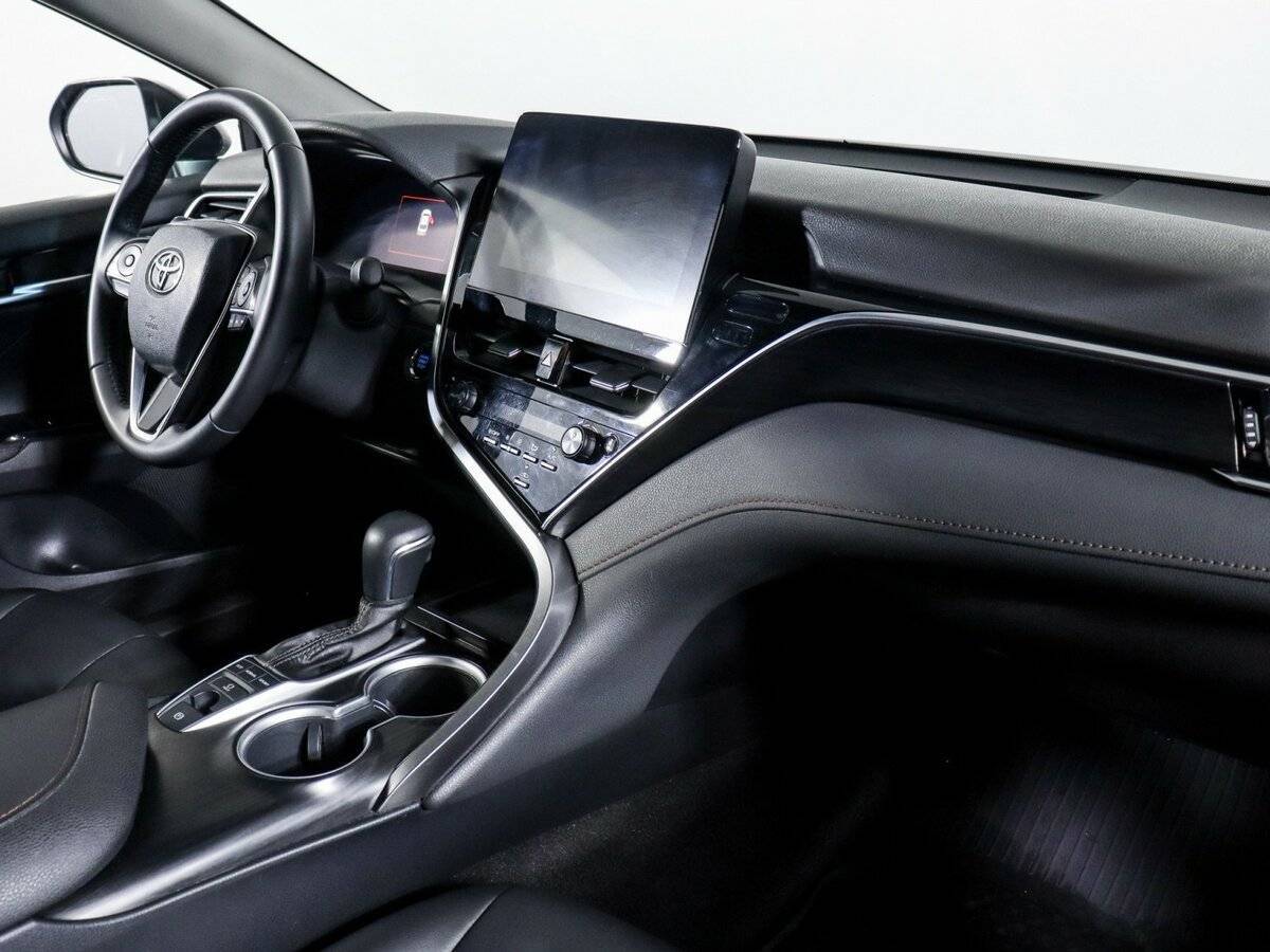 Toyota Camry с пробегом — 2023 год. Фото: #8