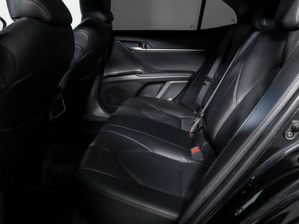 Toyota Camry с пробегом — 2023 год. Фото: #9