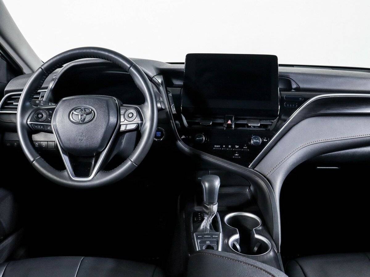 Toyota Camry с пробегом — 2023 год. Фото: #11