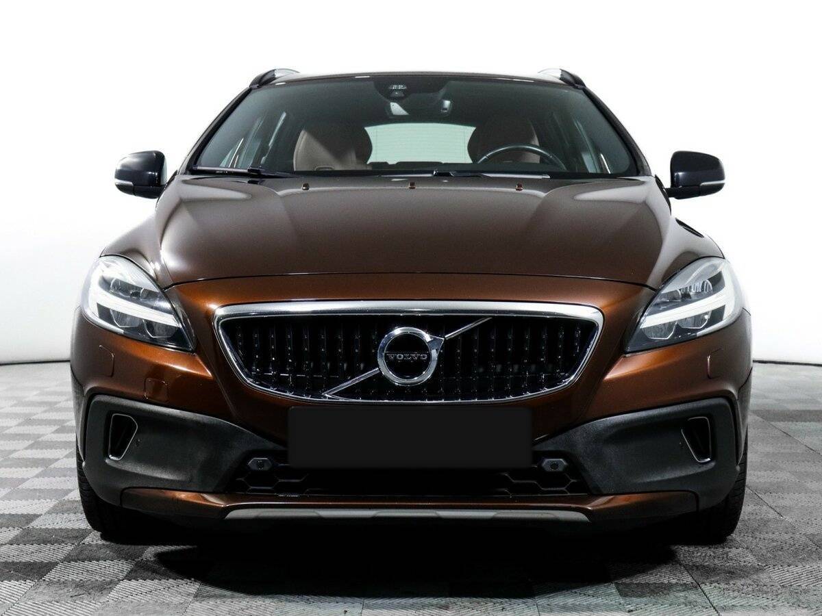 Volvo V40 Cross Country с пробегом — 2018 год. Фото: #1