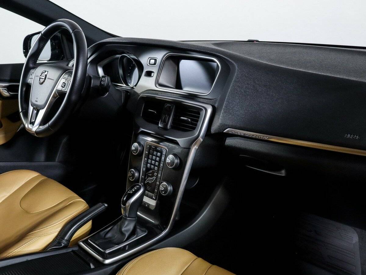 Volvo V40 Cross Country с пробегом — 2018 год. Фото: #8