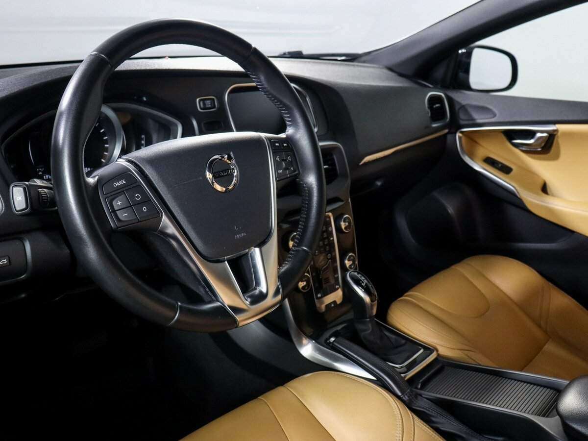 Volvo V40 Cross Country с пробегом — 2018 год. Фото: #13