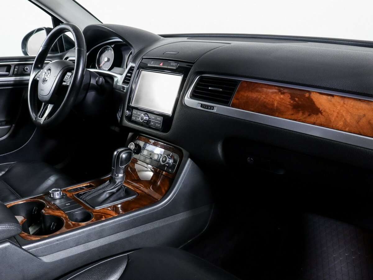 Volkswagen Touareg с пробегом — 2010 год. Фото: #8