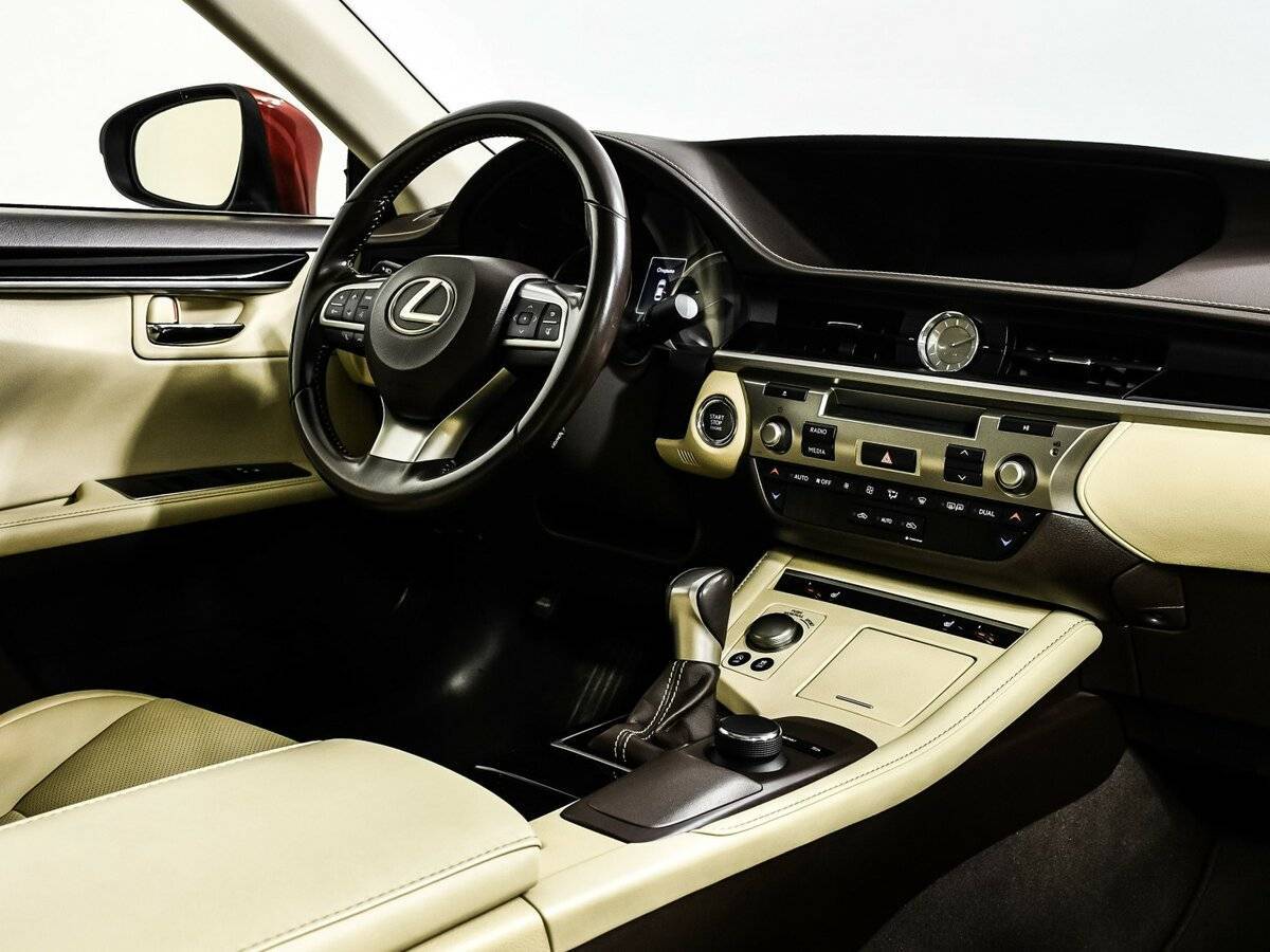 Lexus ES с пробегом — 2016 год. Фото: #8