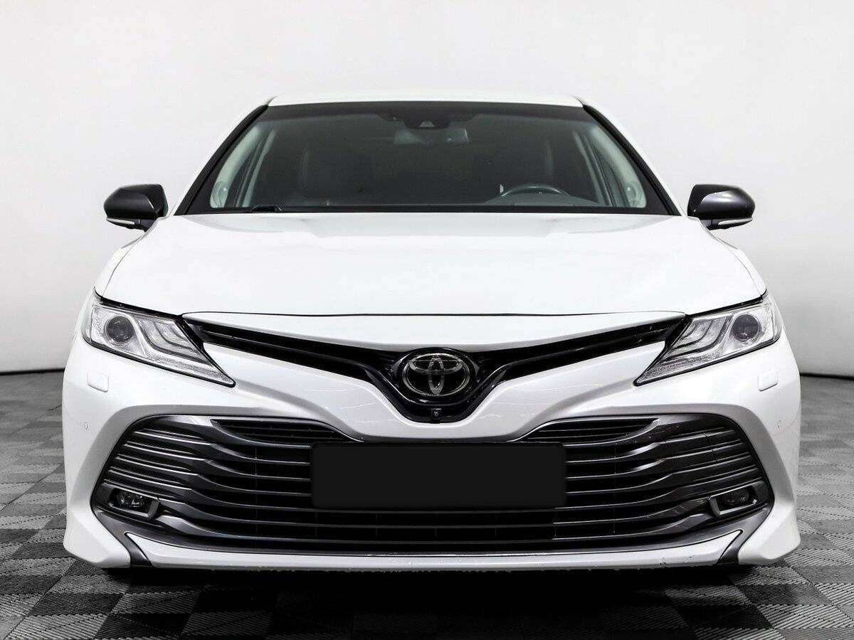 Toyota Camry с пробегом — 2020 год. Фото: #1