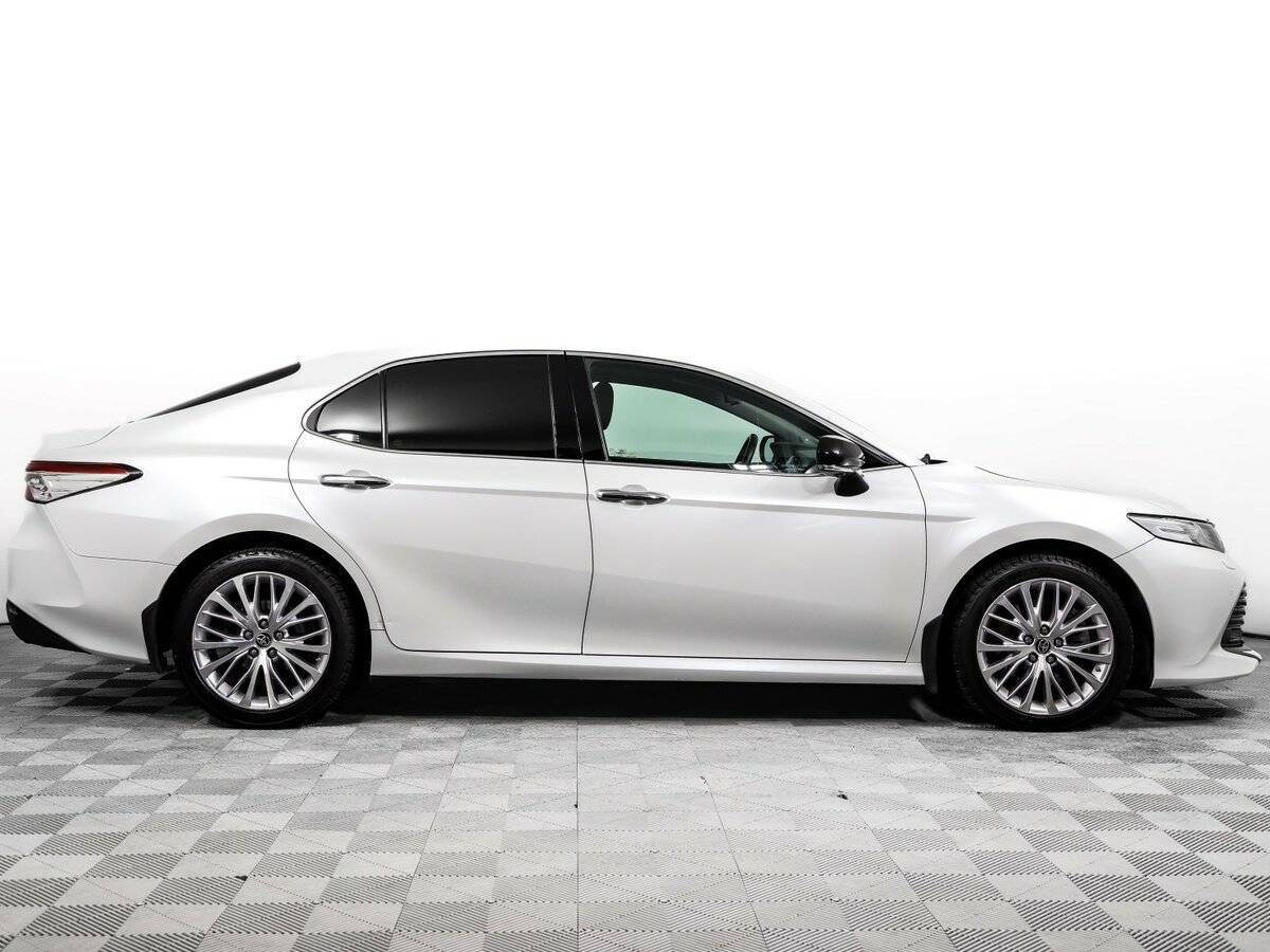 Toyota Camry с пробегом — 2020 год. Фото: #3