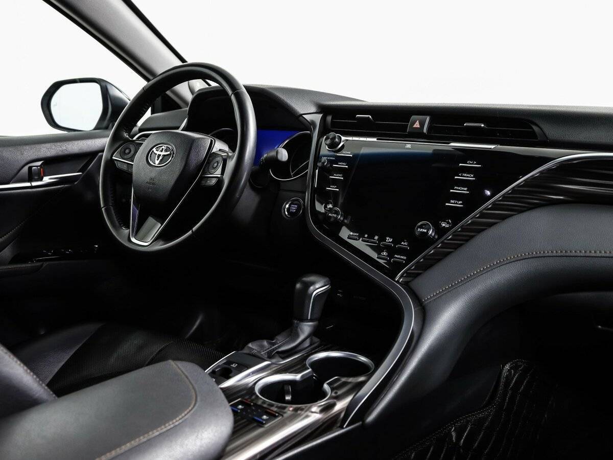 Toyota Camry с пробегом — 2020 год. Фото: #8