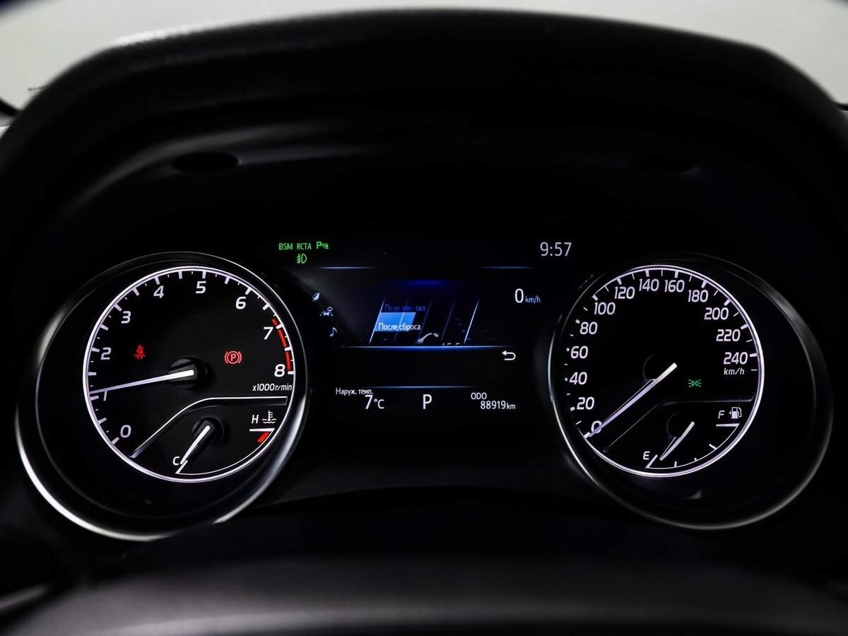 Toyota Camry с пробегом — 2020 год. Фото: #9