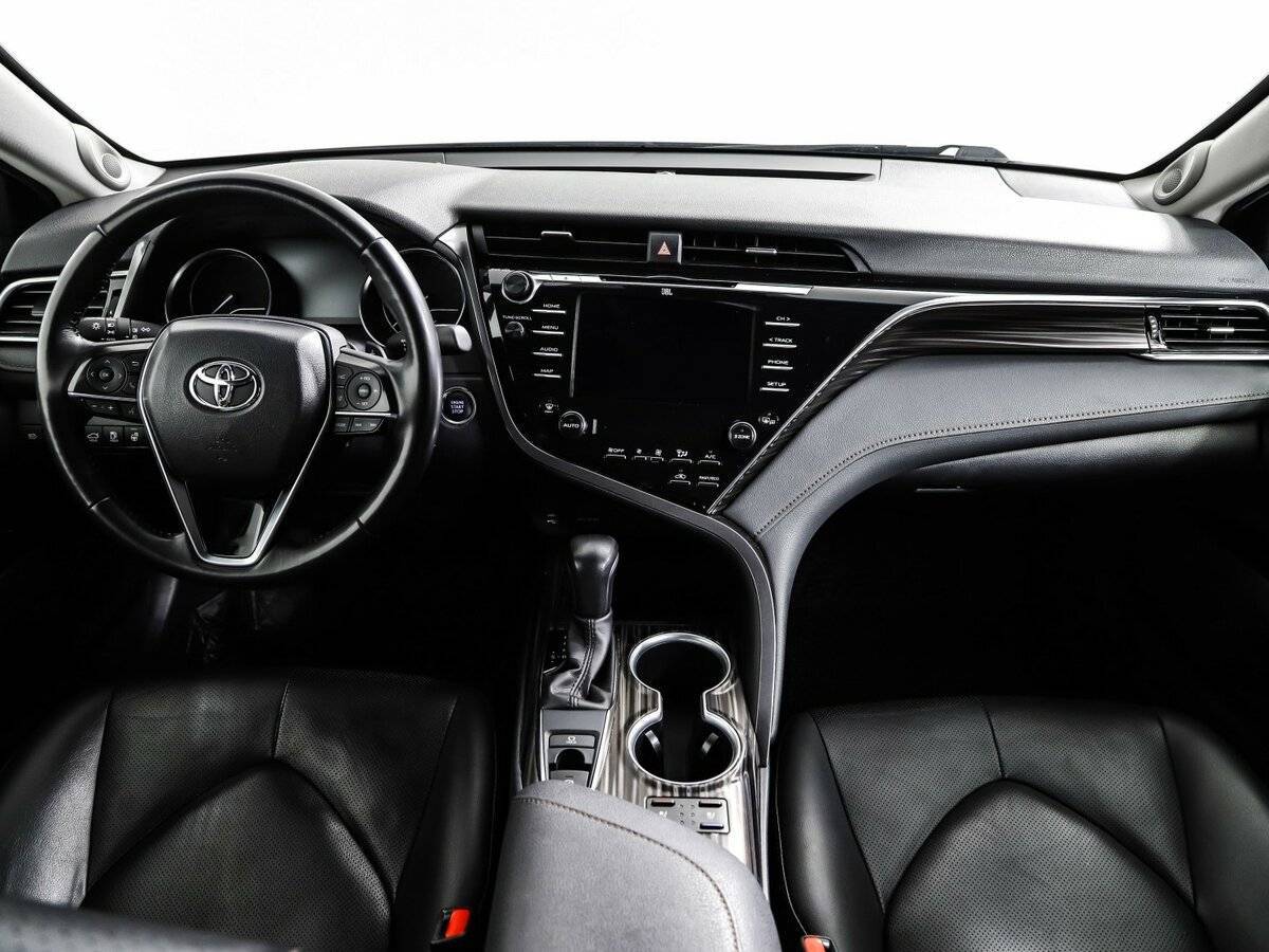 Toyota Camry с пробегом — 2020 год. Фото: #10