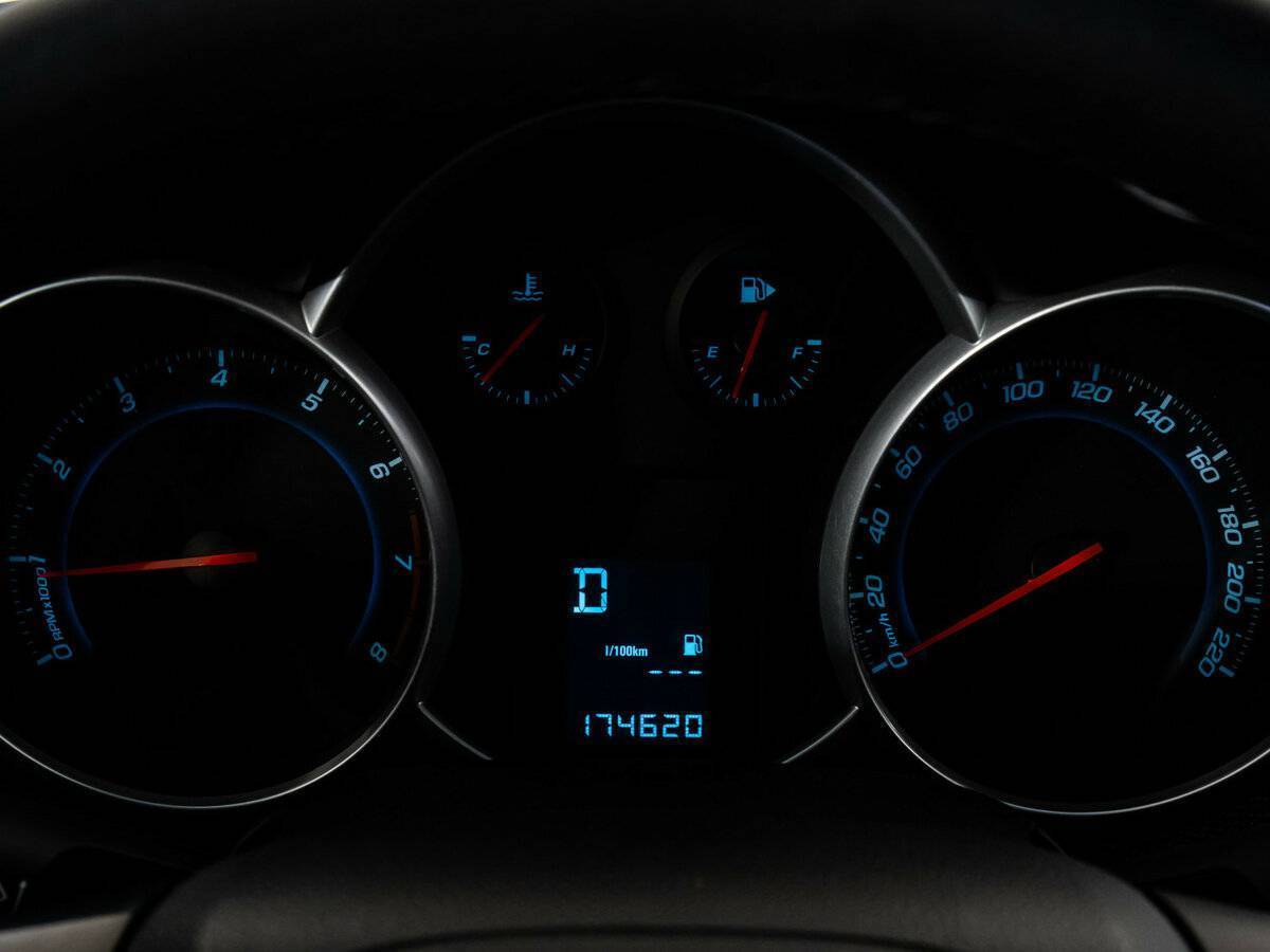 Chevrolet Cruze с пробегом — 2012 год. Фото: #11