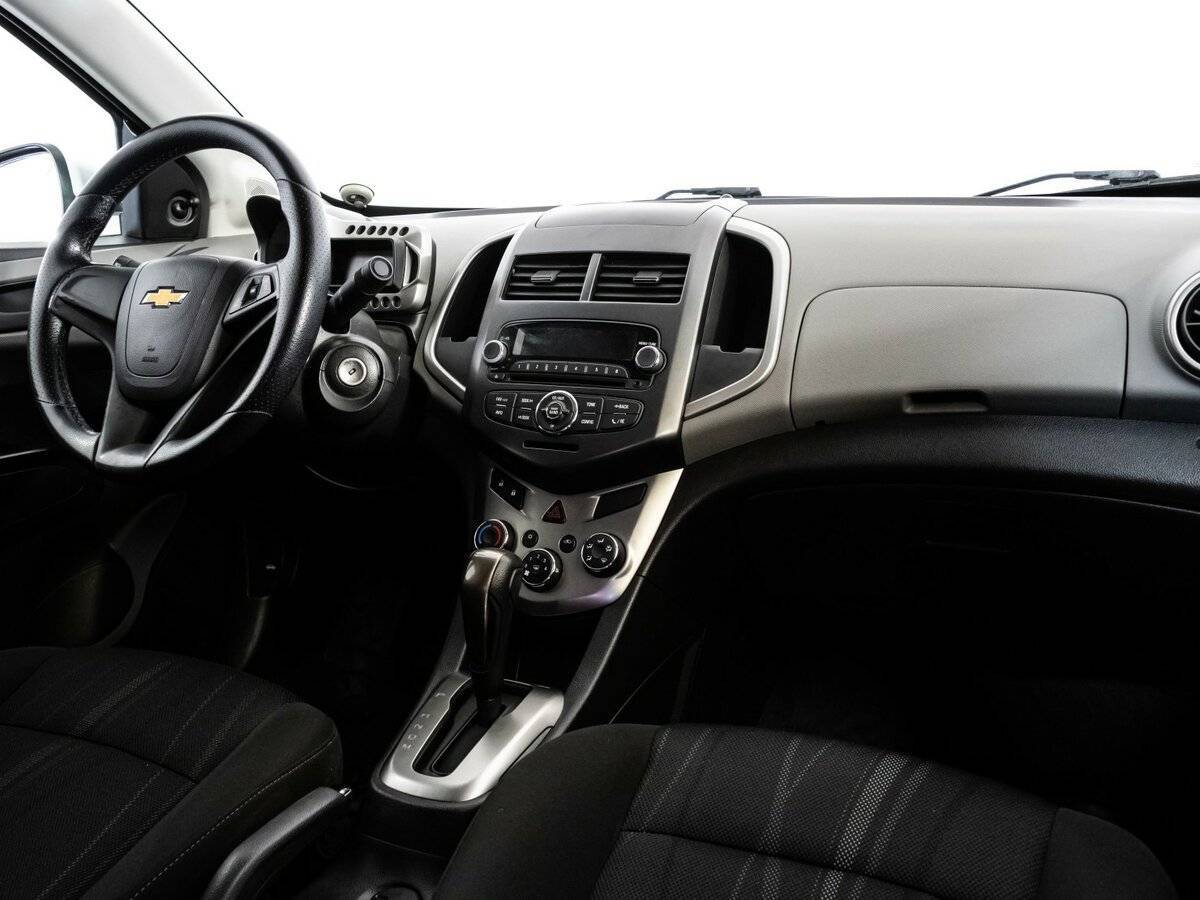 Chevrolet Aveo с пробегом — 2015 год. Фото: #6