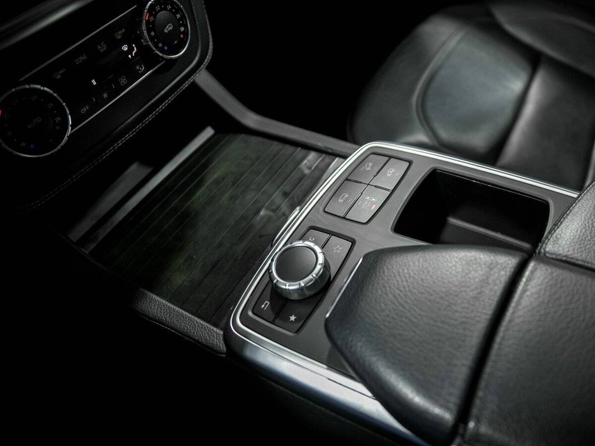 Mercedes-Benz GL-Класс с пробегом — 2015 год. Фото: #12