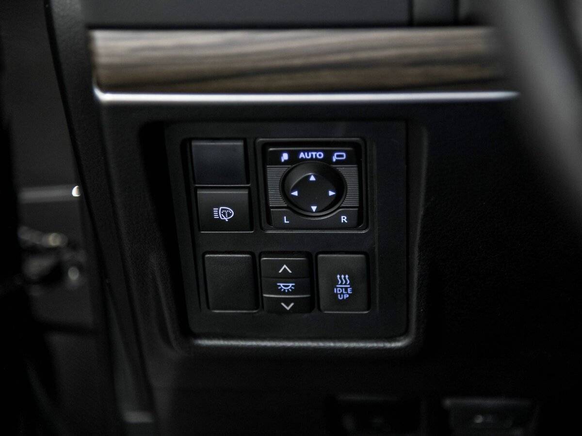 Toyota Land Cruiser Prado с пробегом — 2017 год. Фото: #16