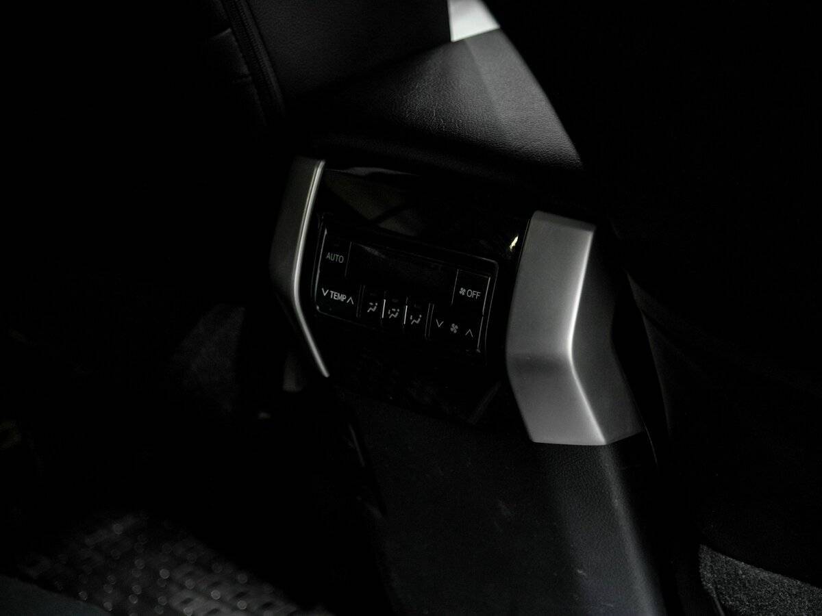 Toyota Land Cruiser Prado с пробегом — 2017 год. Фото: #22