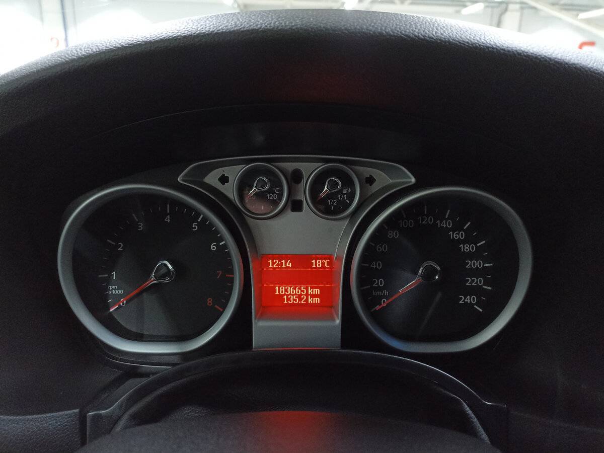 Ford Focus с пробегом — 2011 год. Фото: #12