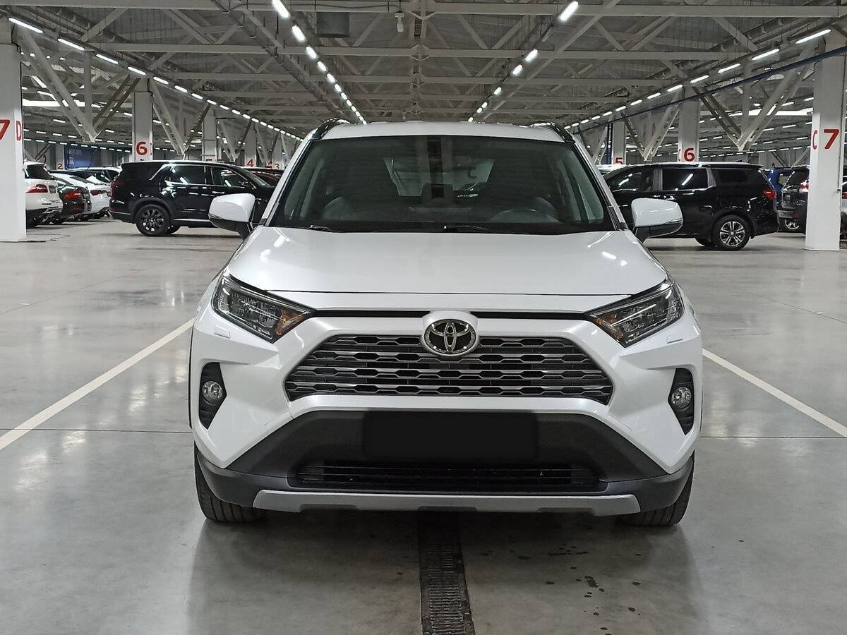 Toyota RAV4 с пробегом — 2021 год. Фото: #1