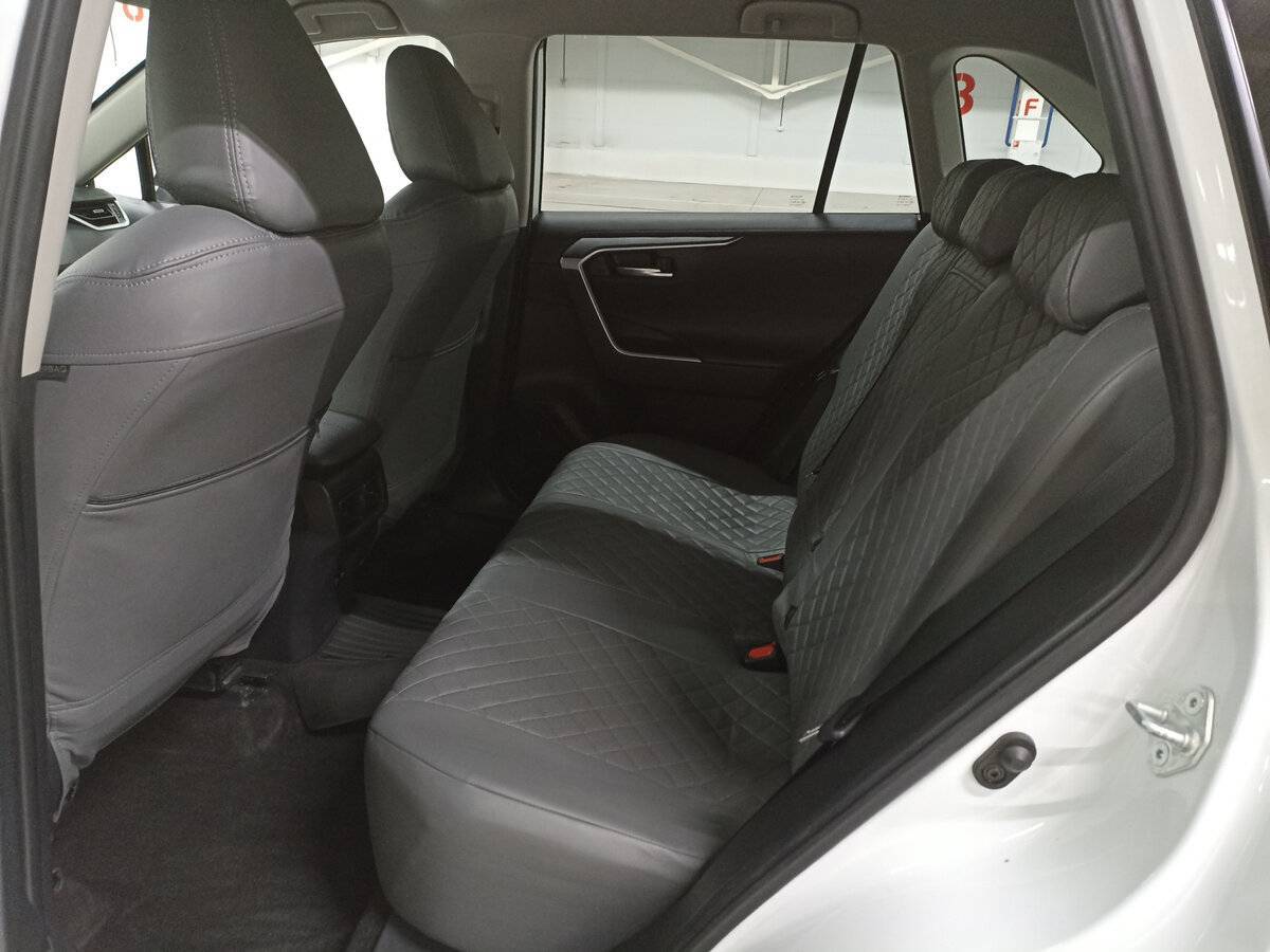 Toyota RAV4 с пробегом — 2021 год. Фото: #11