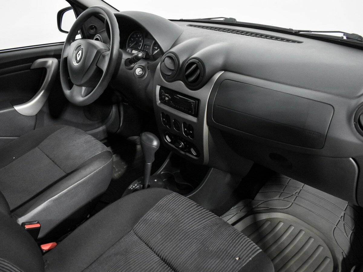 Renault Logan с пробегом — 2015 год. Фото: #12
