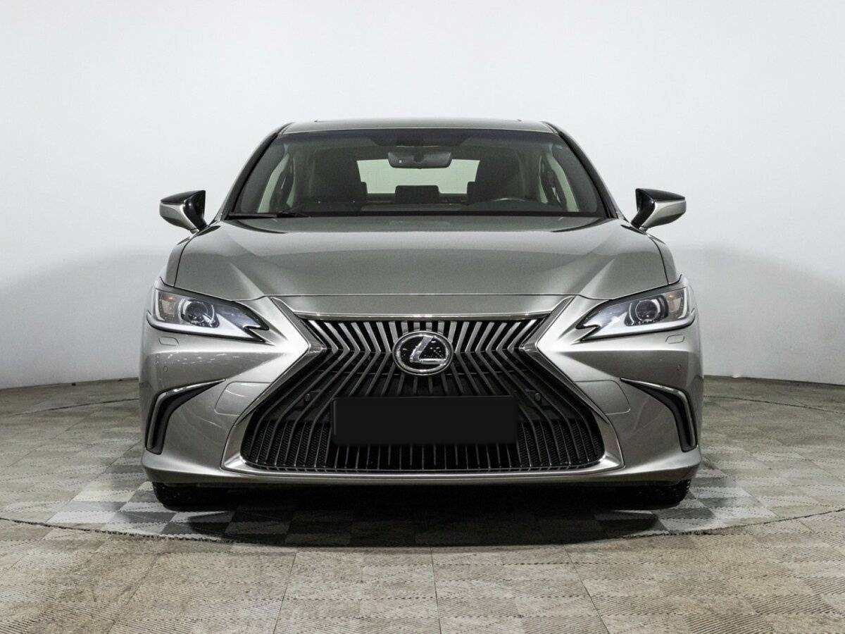 Lexus ES с пробегом — 2018 год. Фото: #1
