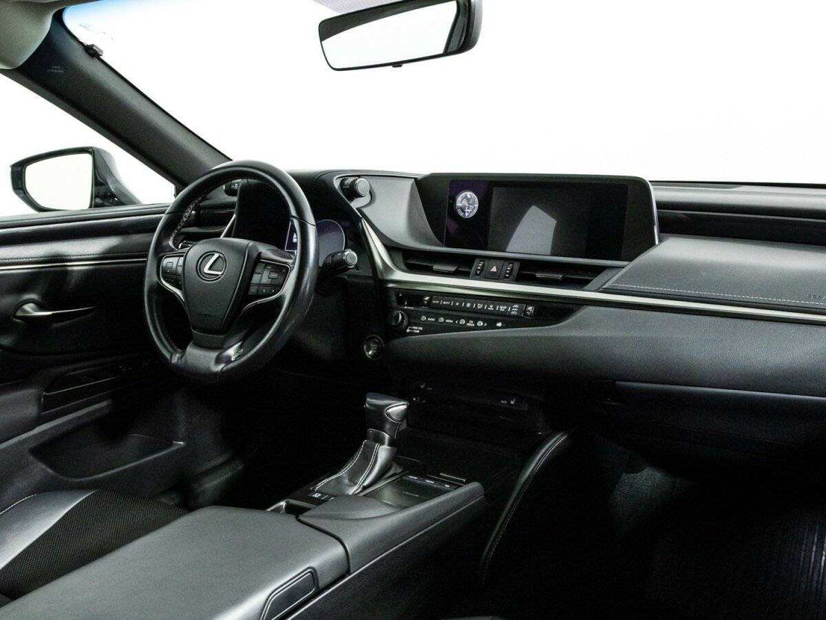 Lexus ES с пробегом — 2018 год. Фото: #7