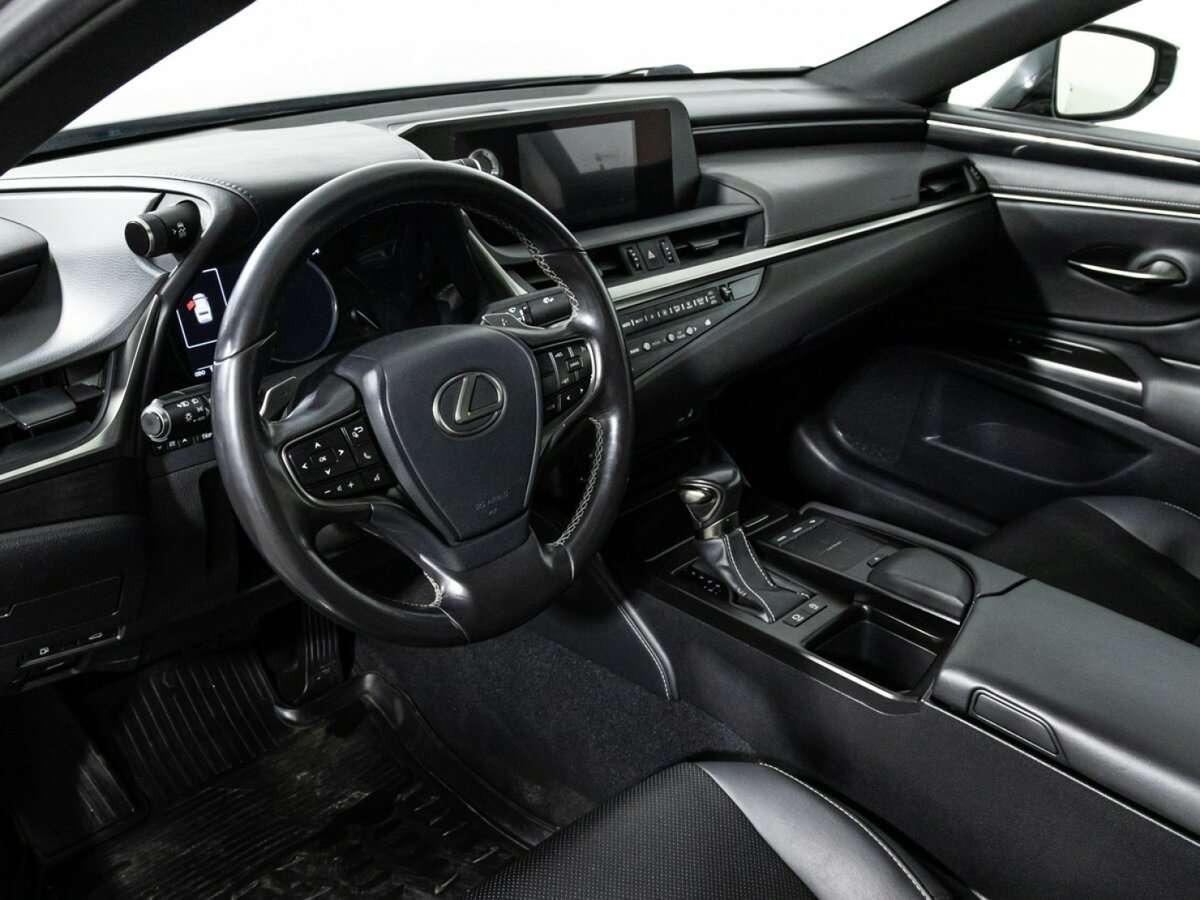 Lexus ES с пробегом — 2018 год. Фото: #9