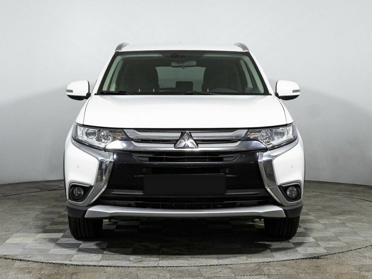 Mitsubishi Outlander с пробегом — 2016 год. Фото: #1