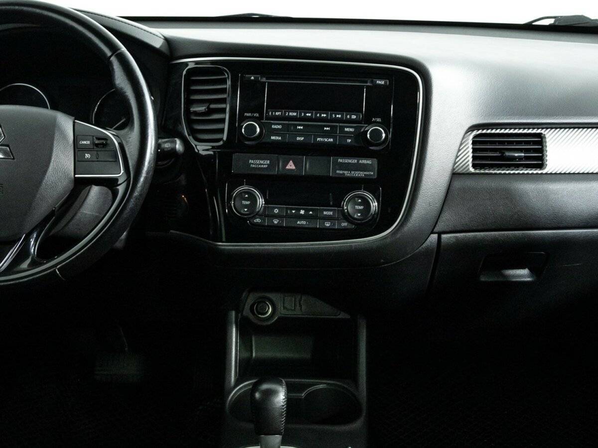 Mitsubishi Outlander с пробегом — 2016 год. Фото: #13