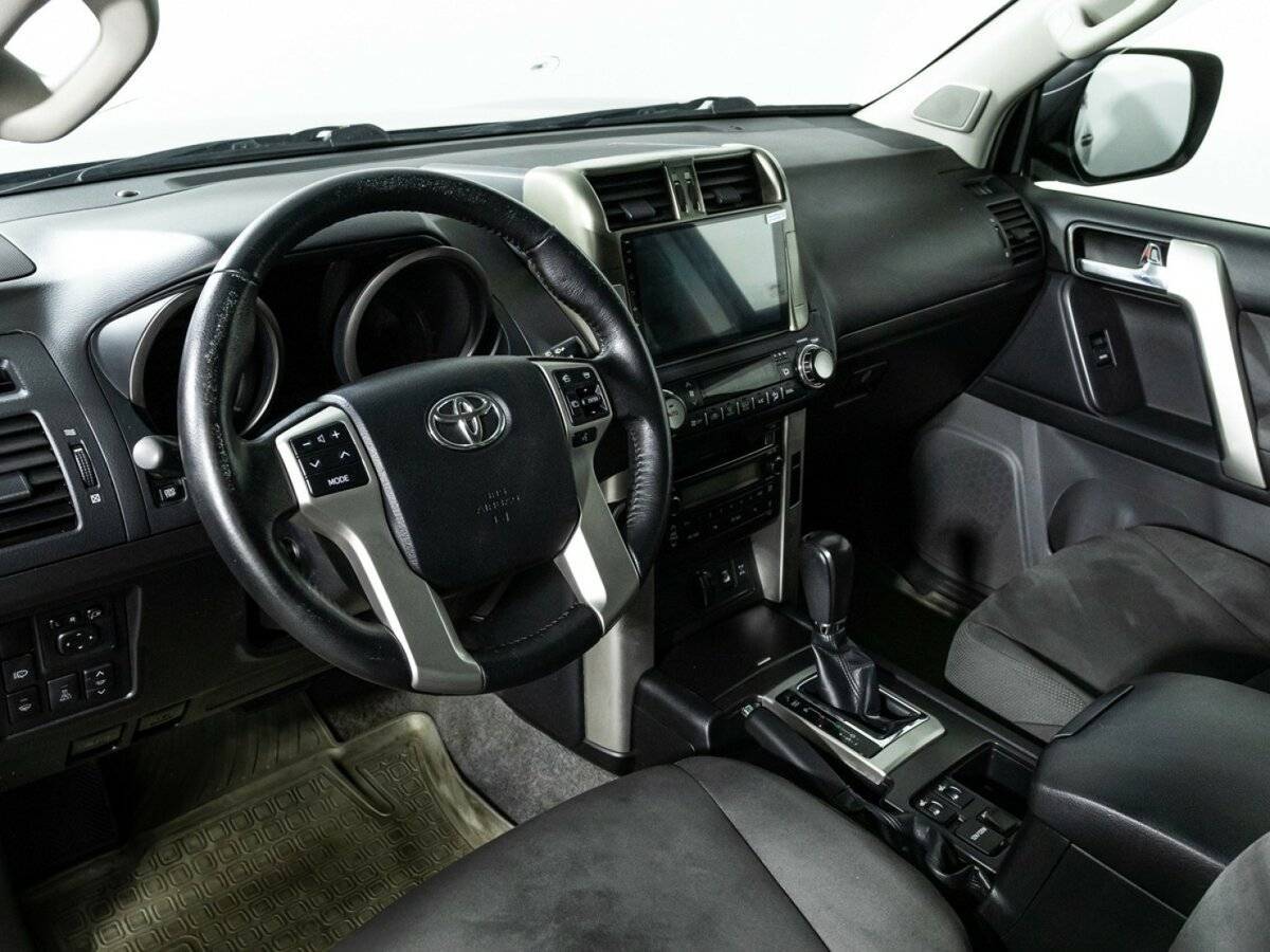 Toyota Land Cruiser Prado с пробегом — 2011 год. Фото: #10