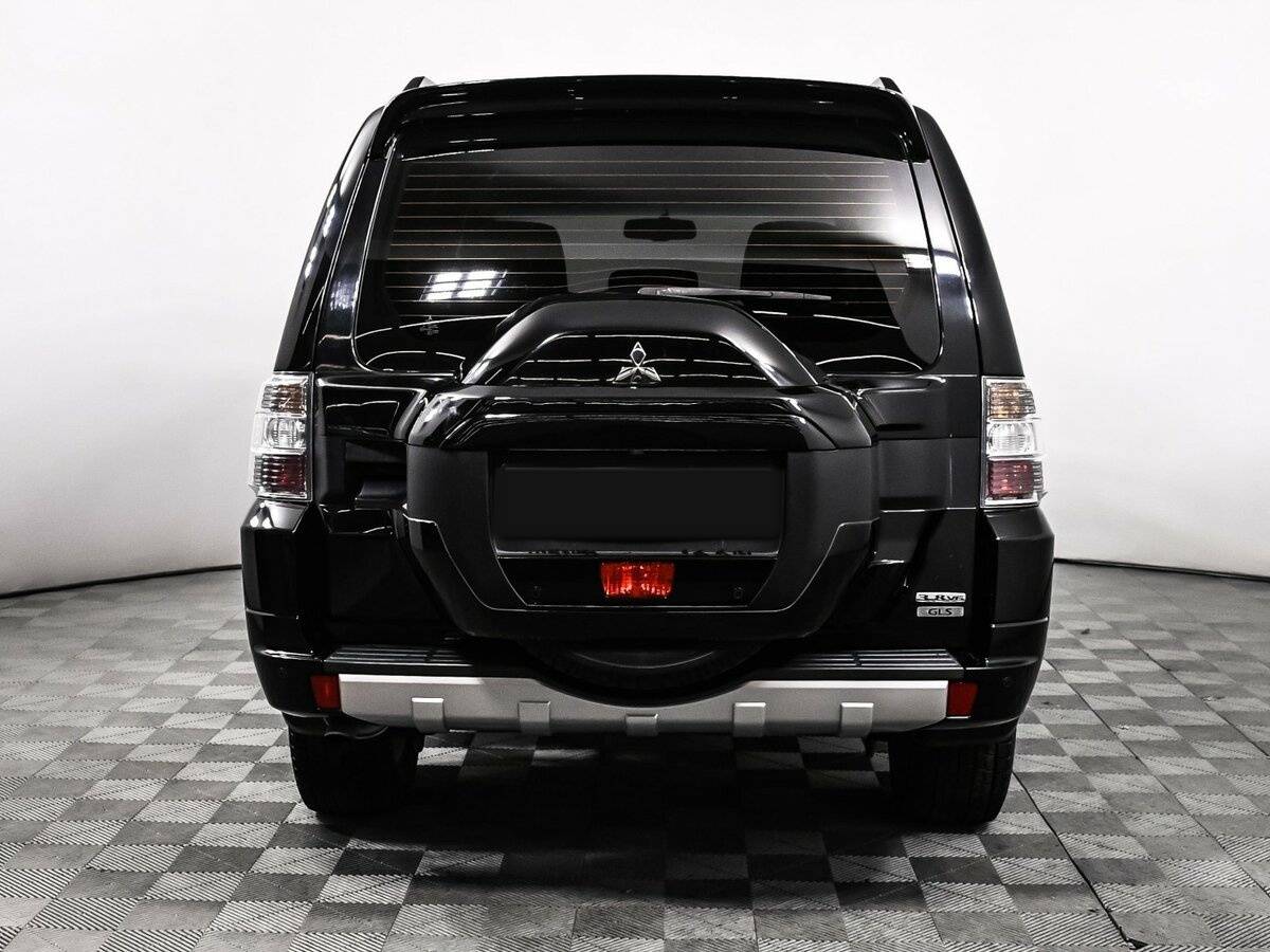 Mitsubishi Pajero с пробегом — 2017 год. Фото: #5