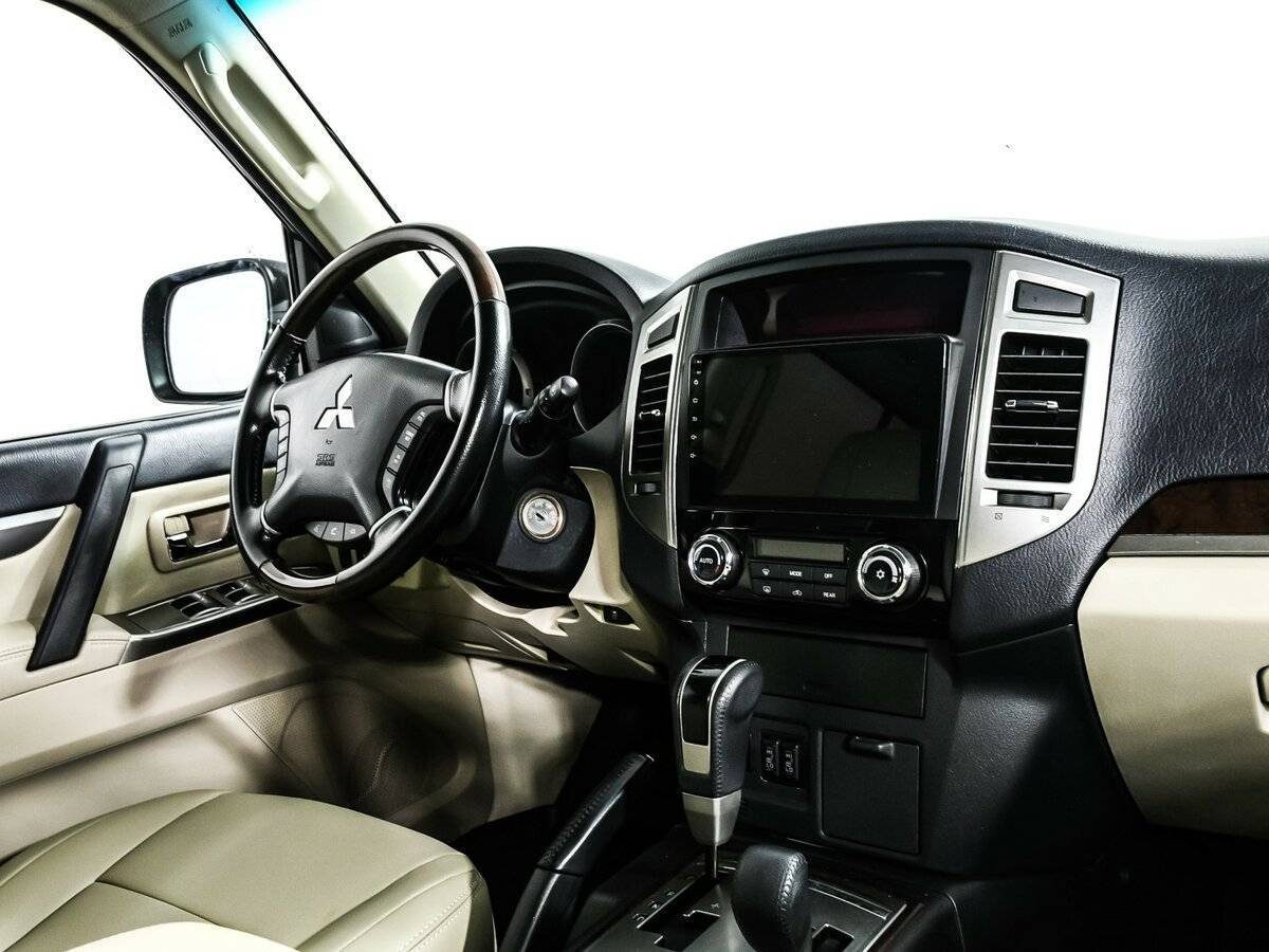 Mitsubishi Pajero с пробегом — 2017 год. Фото: #8