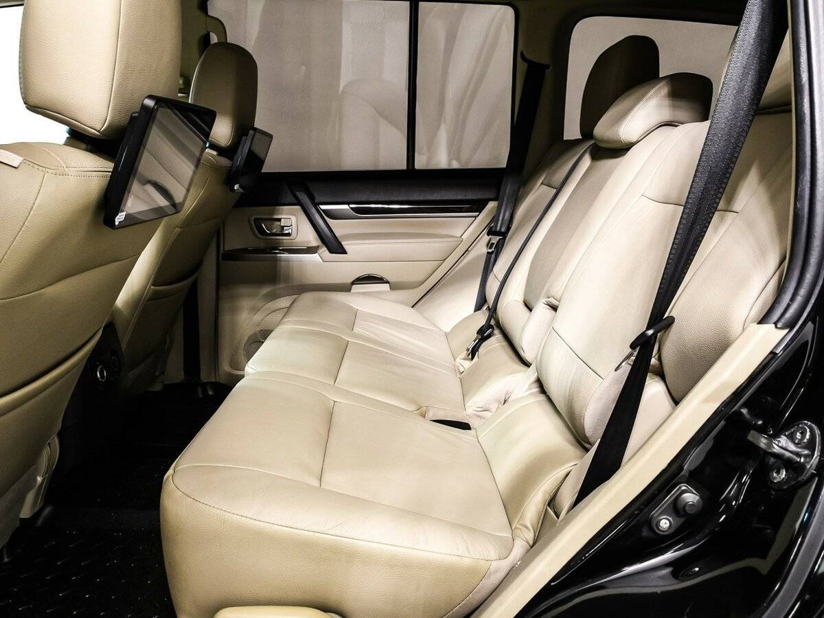 Mitsubishi Pajero с пробегом — 2017 год. Фото: #11