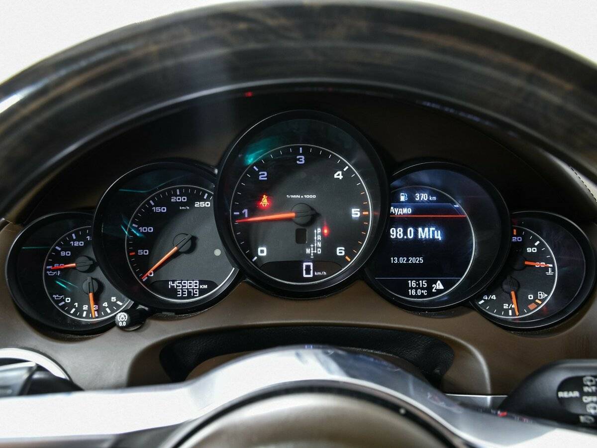 Porsche Cayenne с пробегом — 2015 год. Фото: #9